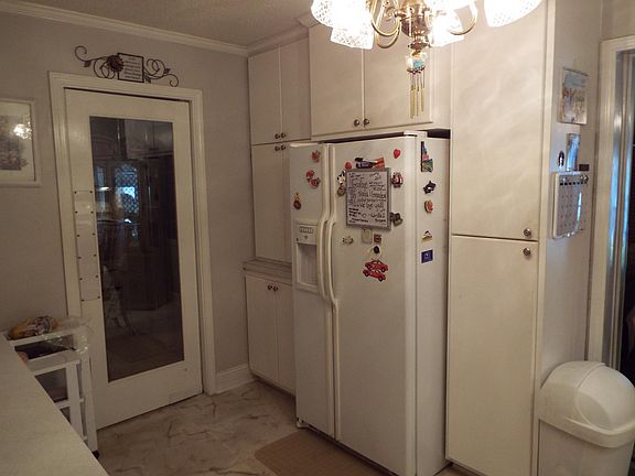 5th image of 340 Cabell St