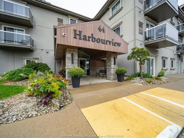 44 Robson Rd #103, Leamington, ON N8H 5E4