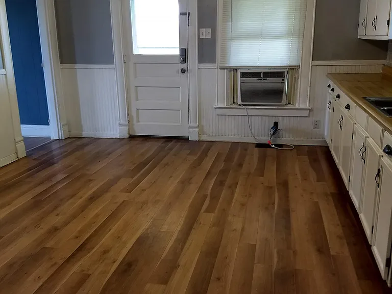 Eat-in Kitchen