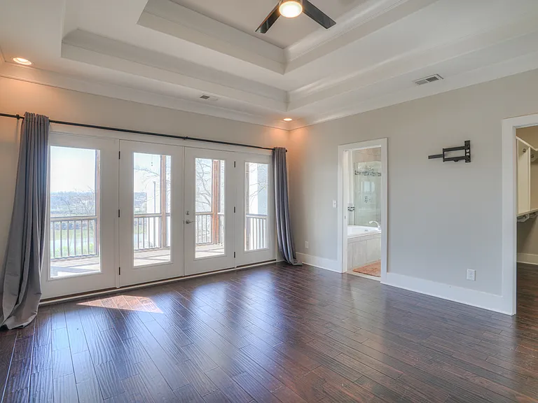 908 Youngs Ln — Photo 7