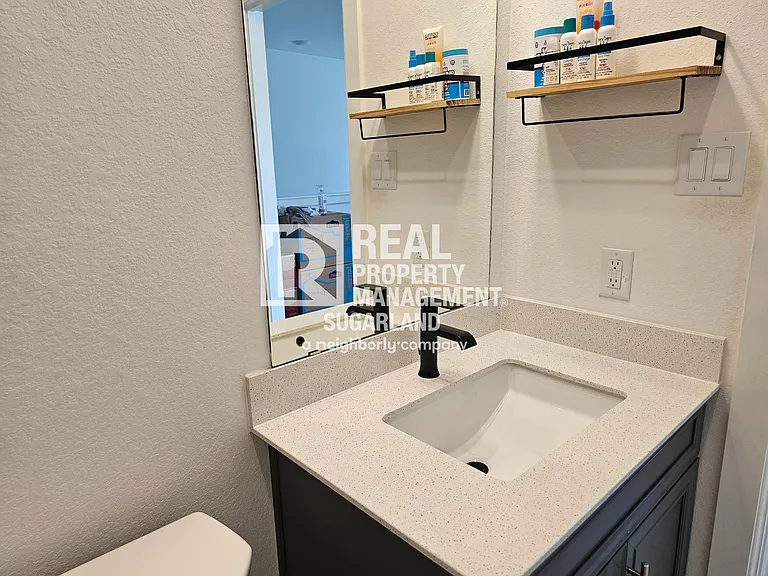 1414 Emma Lake Dr — Photo 12