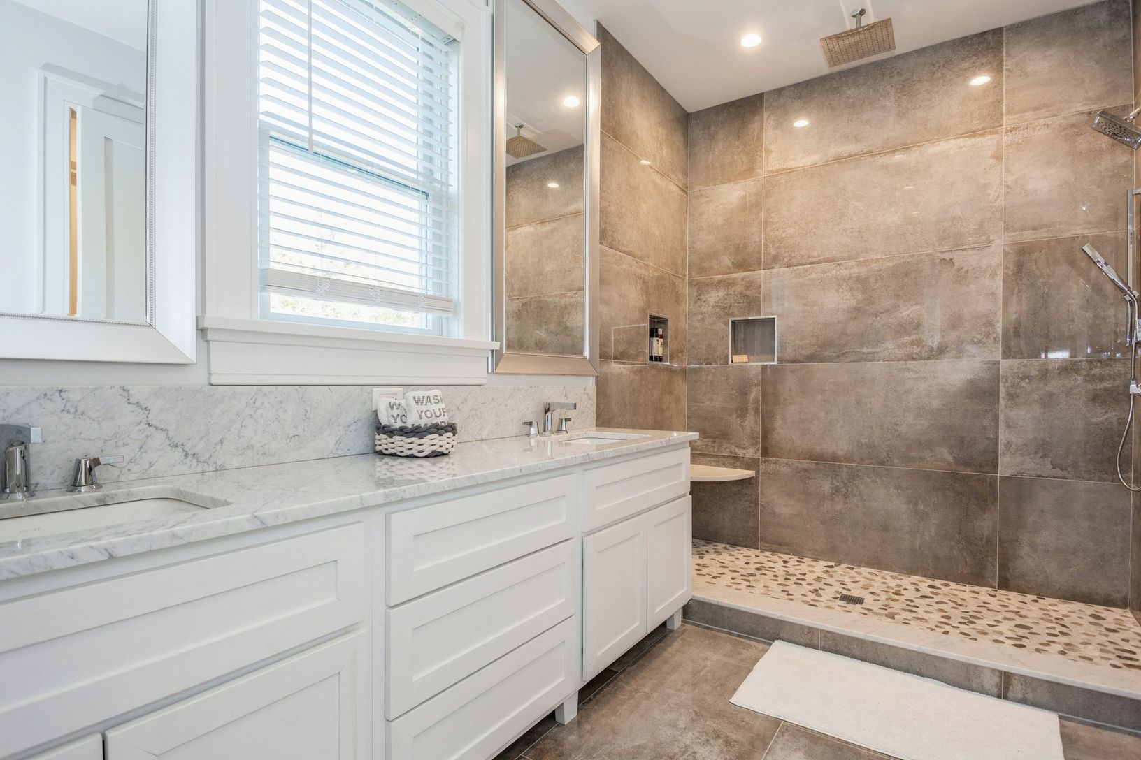  En suite primary bath