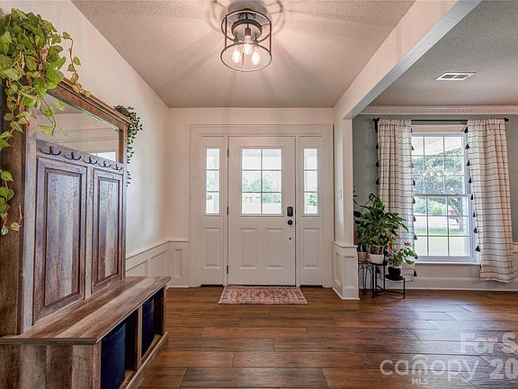 4th image of 129 Church View Dr