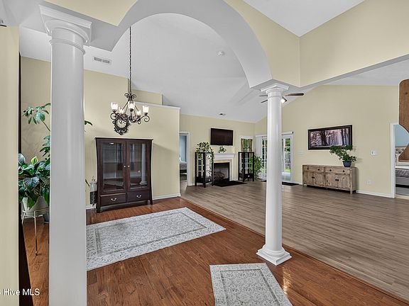 3rd image of 407 Weatherford Drive