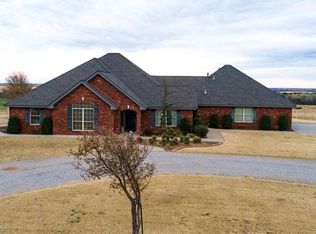 10108 N 2440th Rd, Weatherford, OK 73096