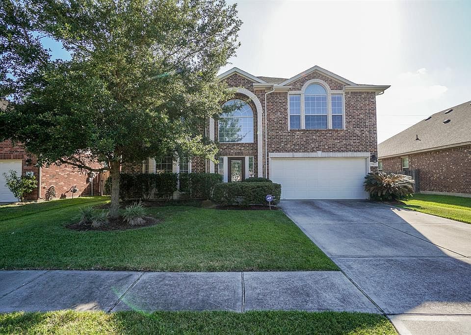 Welcome home to 9419 Langley Springs Drive!