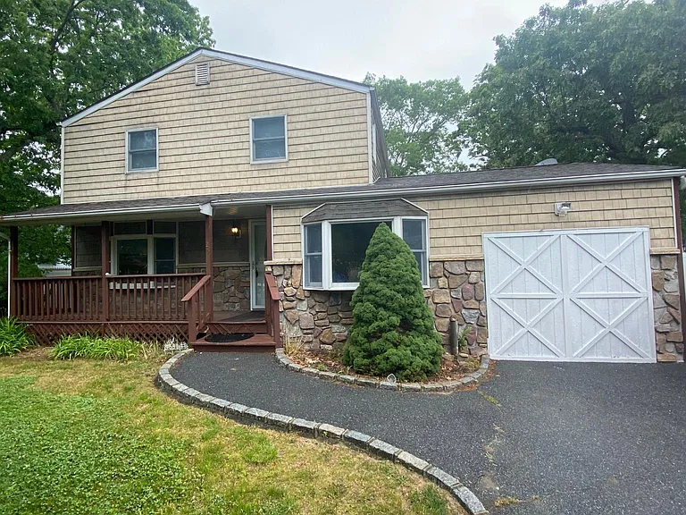 25 Newport Ave — Photo 1