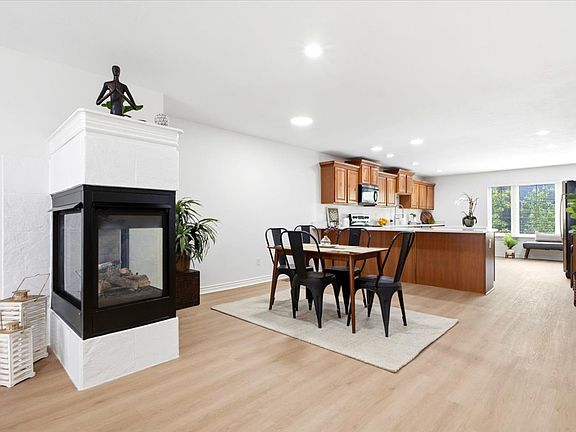 4th image of 1339 E Lake Springs Ln S