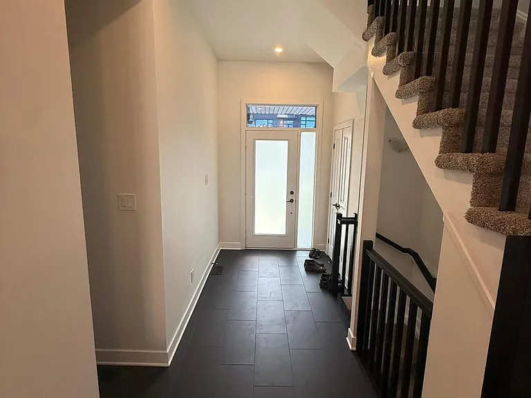 92 Longworth Ave — Photo 5