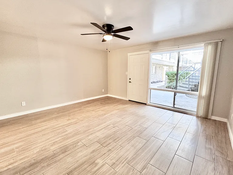 45 Lexington — Photo 17