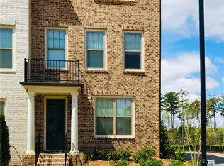 10 Lockhurst Ln, Roswell, GA 30076