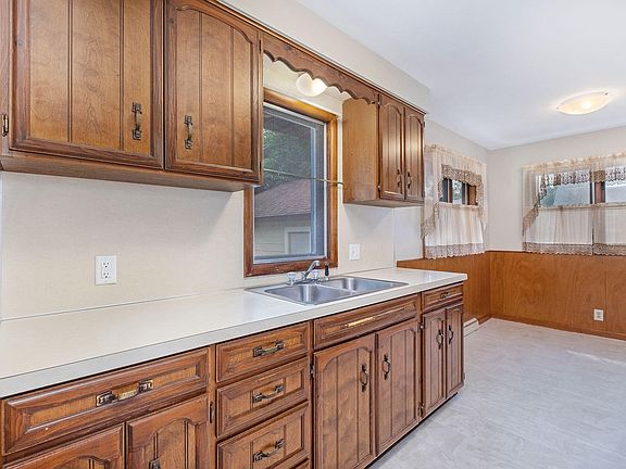 2nd image of 1089 Langeland Ave