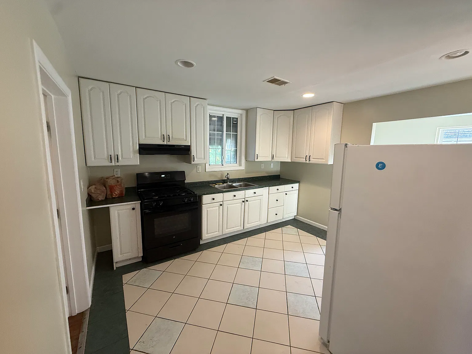 Lothrop Ave, Milton — Photo 4