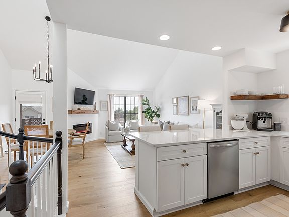 5th image of 120 Villa View Ct