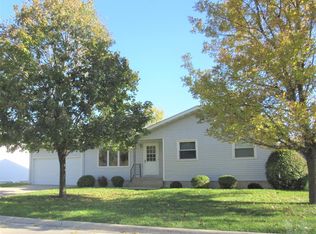 105 Lawnsdale Ct, Forest City, IA 50436