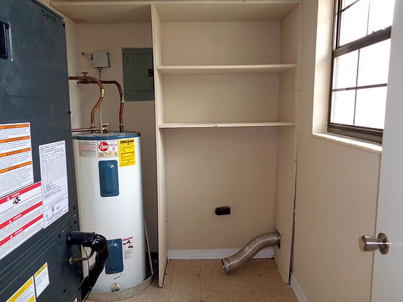3rd image of 2831 Villa Woods Cir