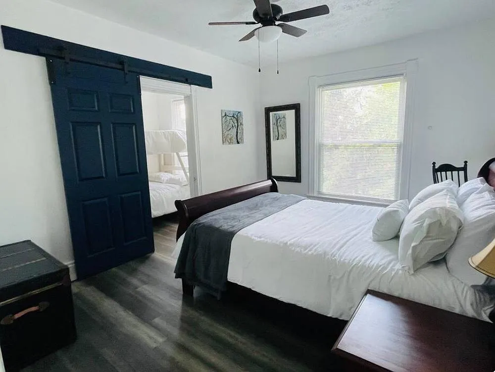 445 Ross Ave — Photo 3