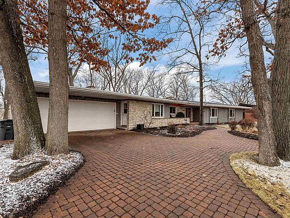 3rd image of 45 Fox Point Dr