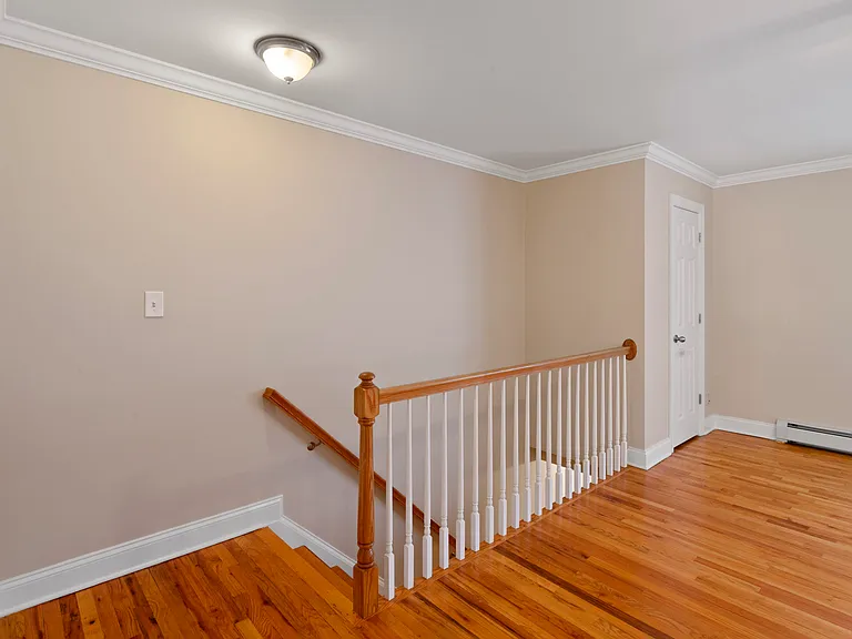 4 Jeanne Marie Gdns — Photo 40