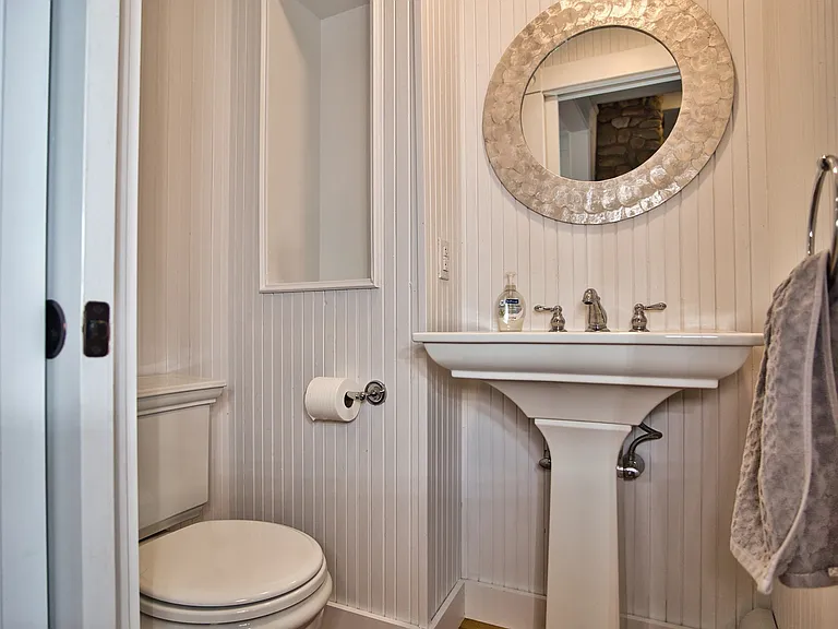 86 Degaris Ave — Photo 8