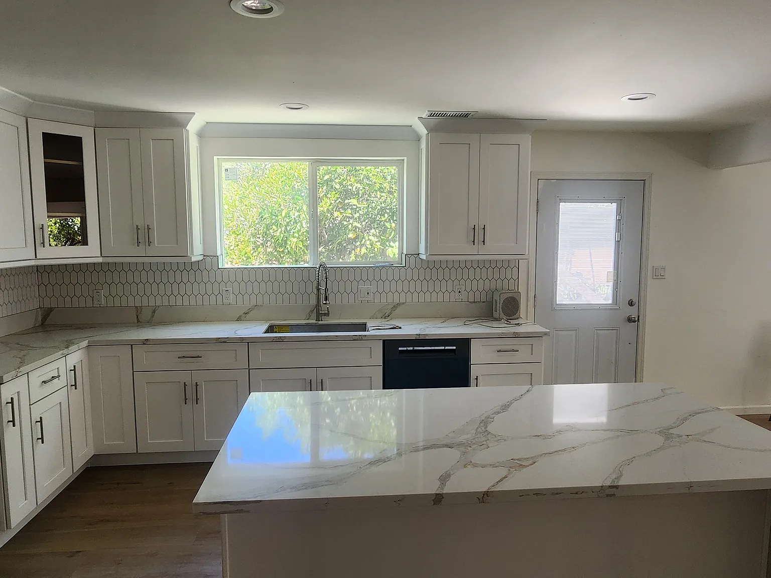 2 bed, 2.5 bath, 1200 sqft, $3,200 — Photo 3