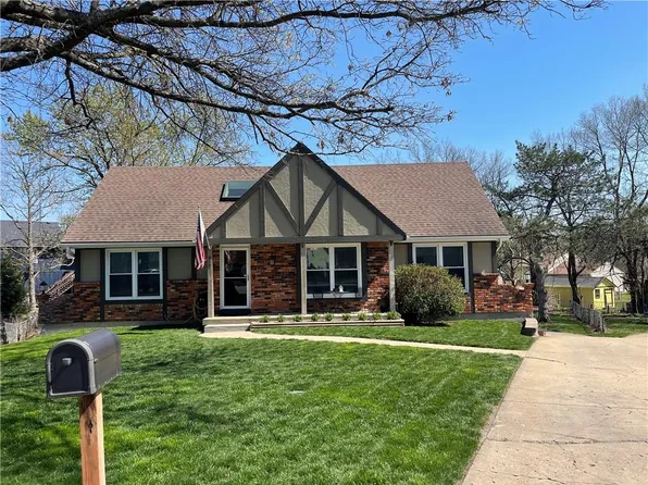 412 S Normandy Dr, Olathe, KS 66061