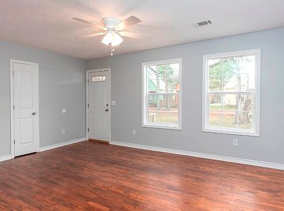 2nd image of 601 McKee St
