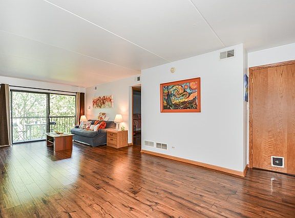 5th image of 6050 Lake Bluff Dr Unit 402