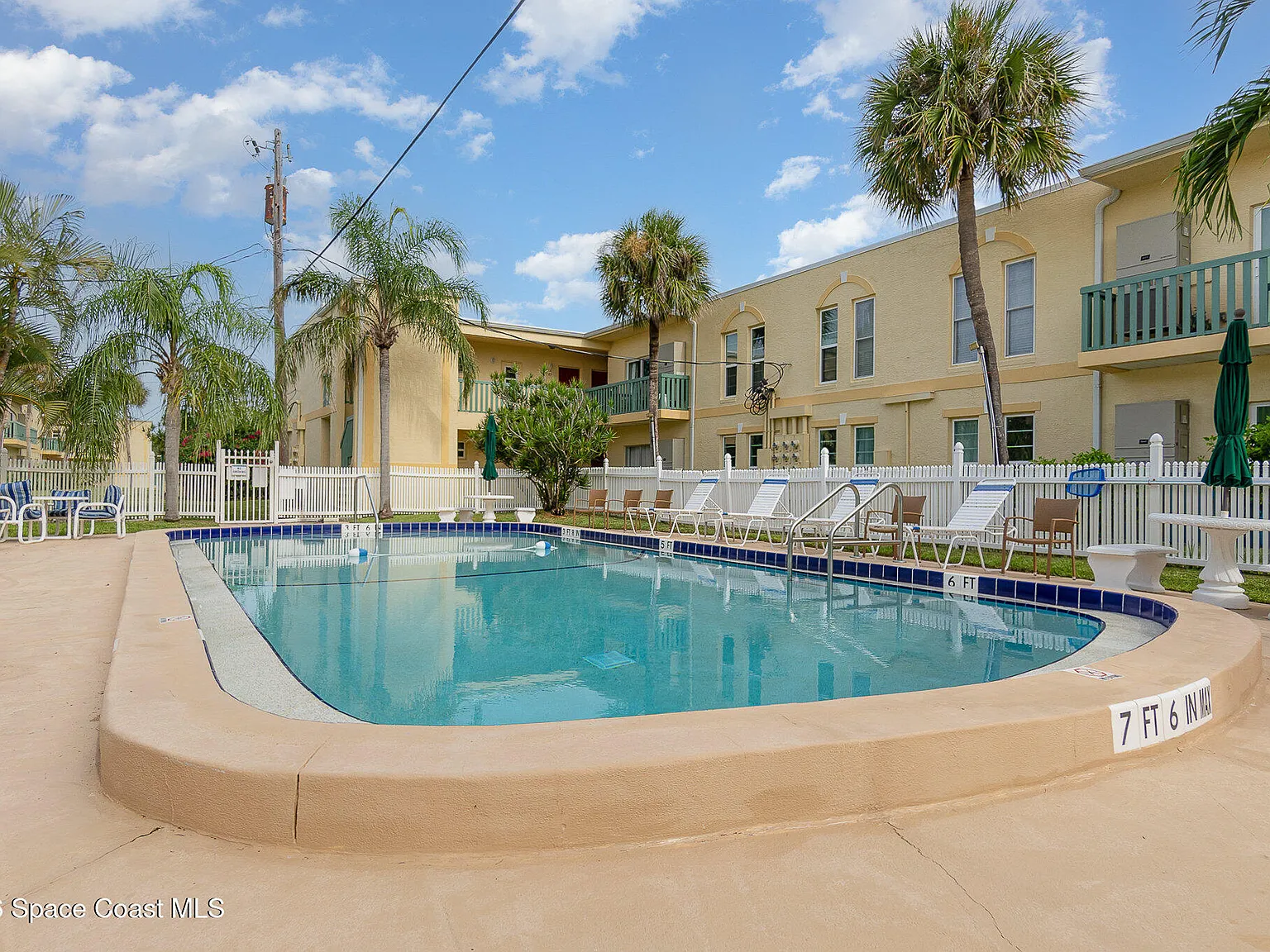 2 bed, 1.5 bath, 868 sqft, $2,100 — Photo 1