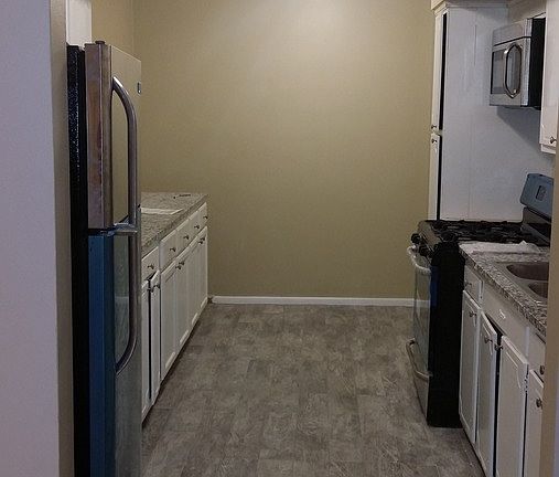 5th image of 740 W Dempster St #202
