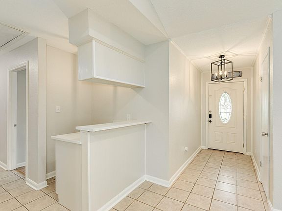 5th image of 224 Banyan St