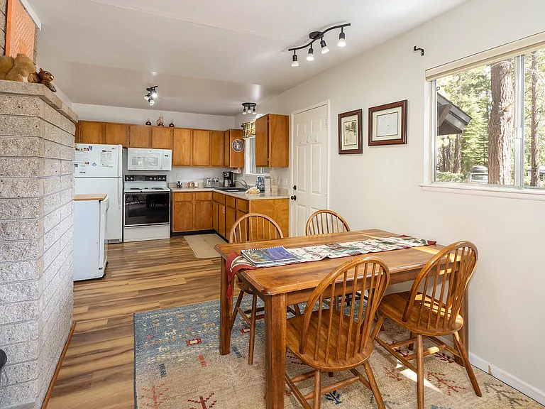 700 Carnelian Cir — Photo 9
