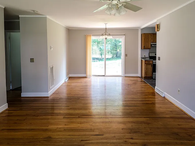 6 Hardale Ln — Photo 4