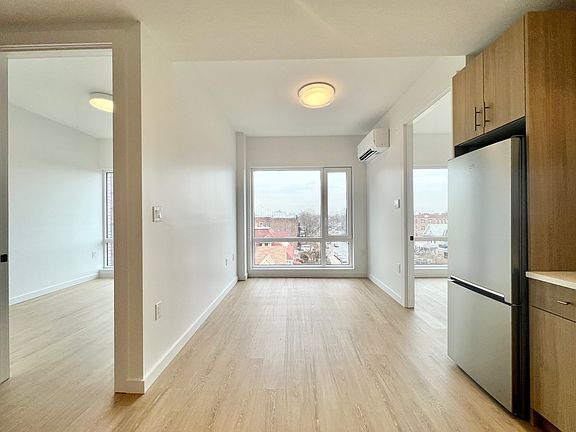 2nd image of 333 Linden Blvd #4K
