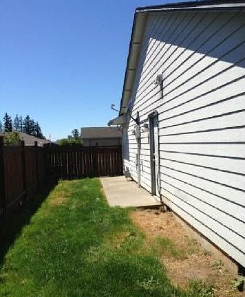 4th image of 1203 NW 6th Ave