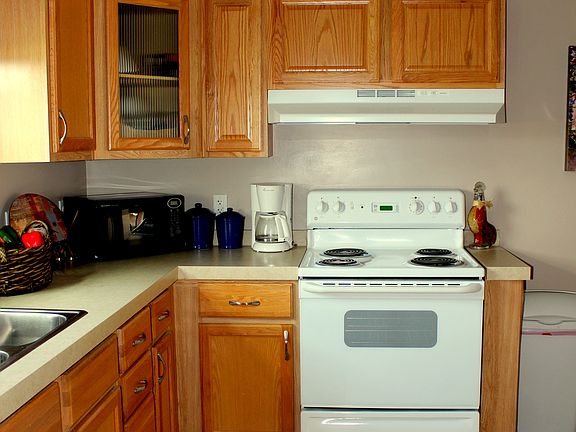 5th image of 204 White Pine Village Dr