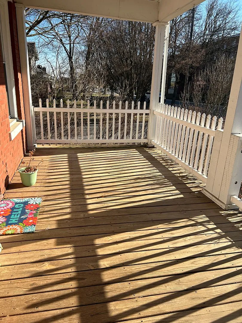 3 bedroom, 2 1/2 bath house — Photo 4