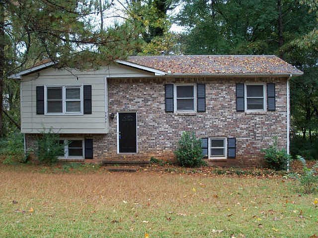 2nd image of 2848 Lloyd Rd