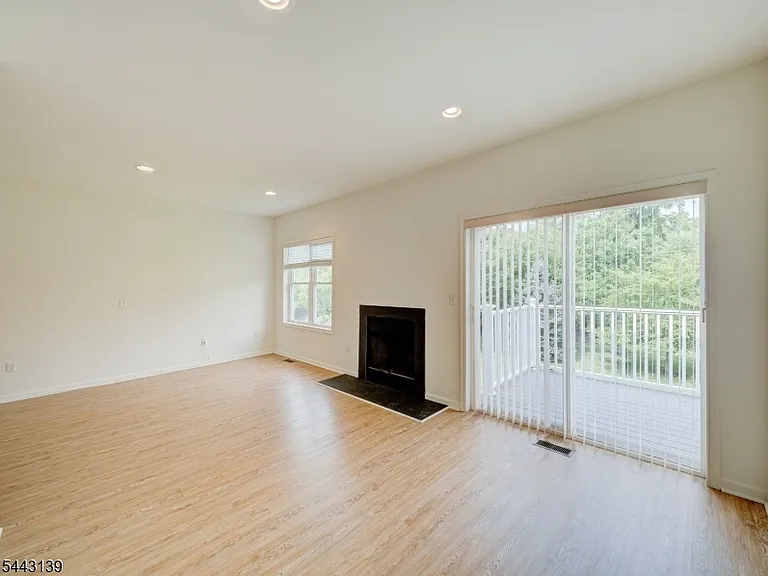 26 Decroce Ct — Photo 9