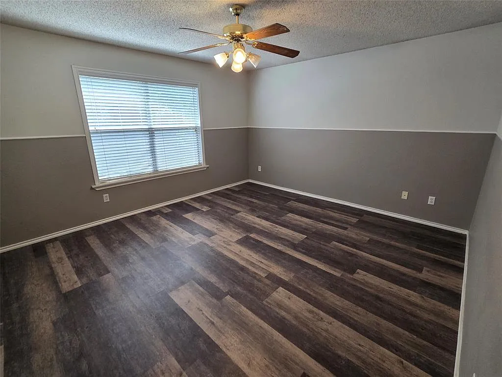 3 bed, 2.0 bath, 1400 sqft, $1,900 — Photo 4