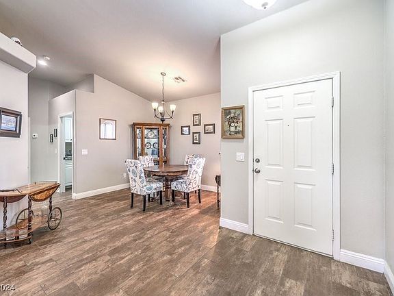 5th image of 8217 Green Clover Ave