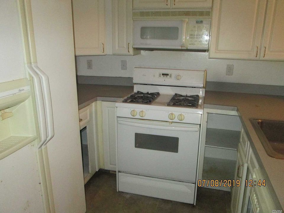 2nd image of 122 Sunset Blvd #122