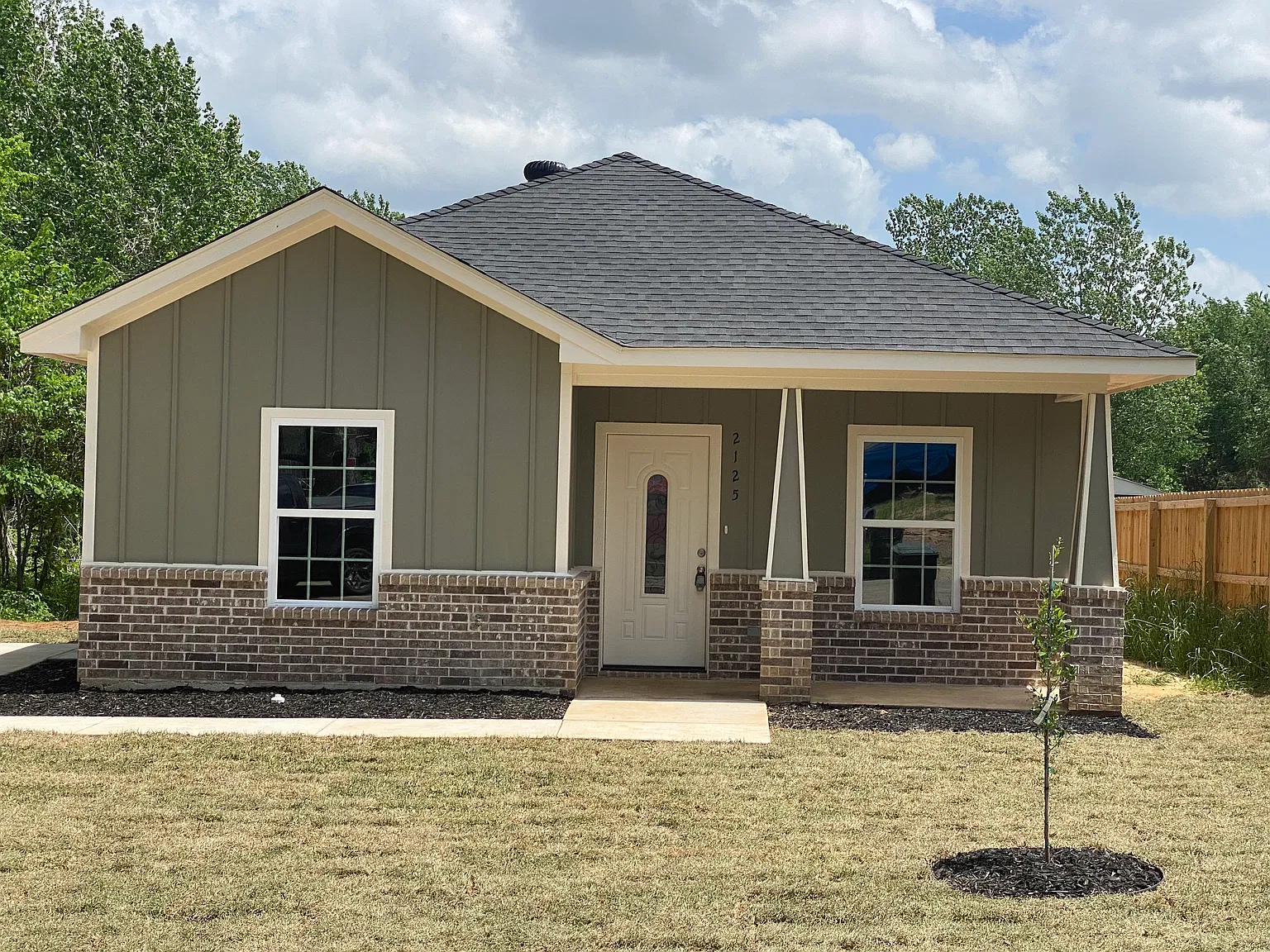 3 bed, 1171 sqft, $1,595 — Photo 1