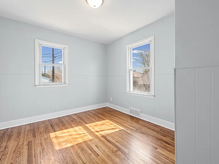 922 Mayflower Ave — Photo 22