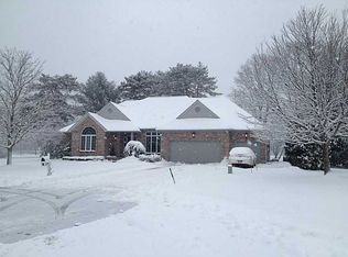 558 Plantation Ct, Erie, PA 16505