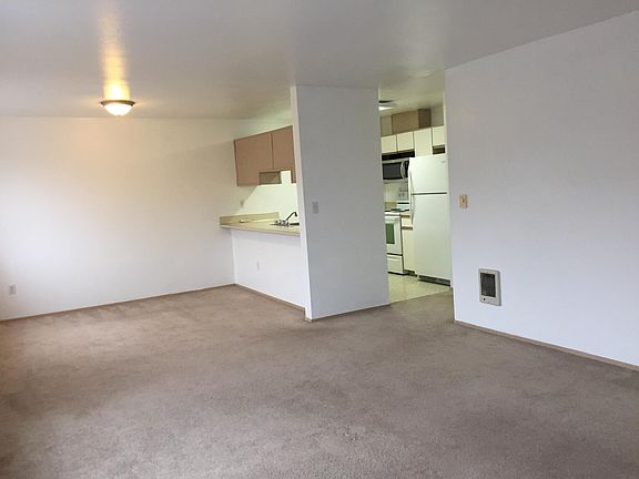 4th image of 12520 Greenwood Ave N APT 101