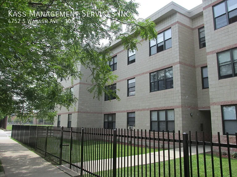 4752 S Wabash Ave #106 — Photo 8