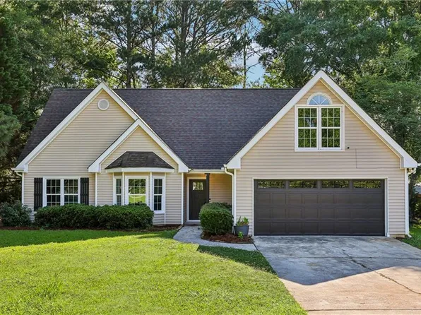 2360 Huntington Dr, Loganville, GA 30052