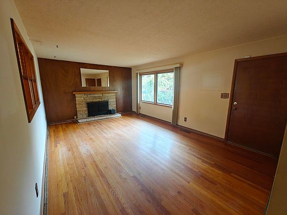 3rd image of 3315 N Bowman Rd