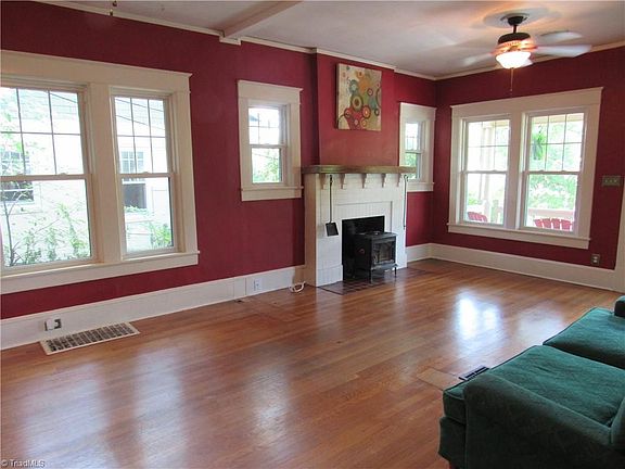 3rd image of 505 Mayflower Dr